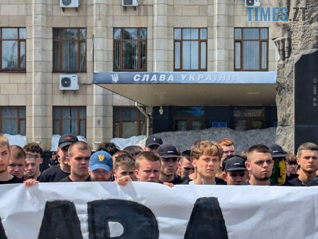 Ультрас рух WZTF  запалив Житомир  фанатським маршем до Дня Героїв України (ФОТО)