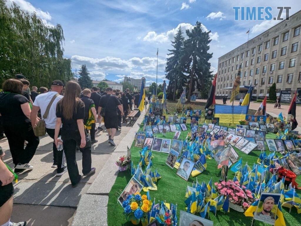 Ультрас рух WZTF  запалив Житомир  фанатським маршем до Дня Героїв України (ФОТО)