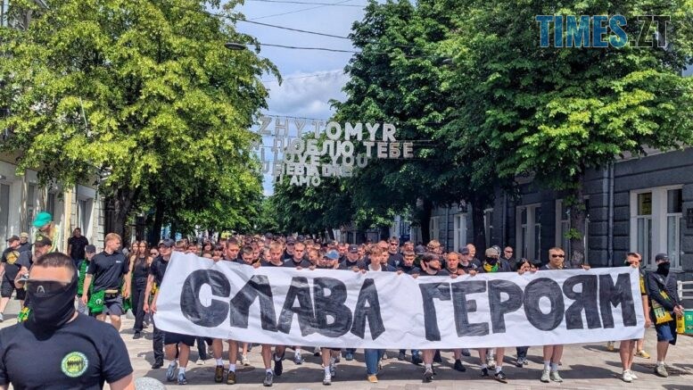 Ультрас рух WZTF запалив Житомир фанатським маршем до Дня Героїв України