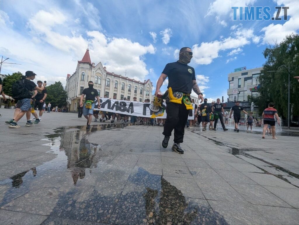 Ультрас рух WZTF  запалив Житомир  фанатським маршем до Дня Героїв України (ФОТО)