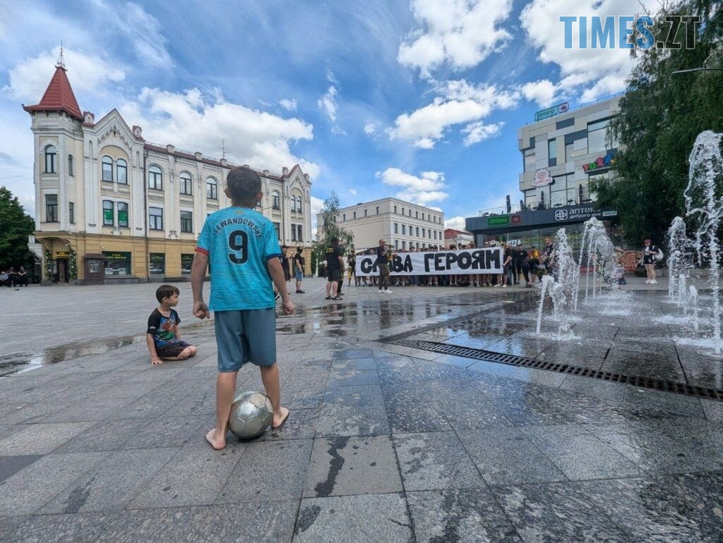 Ультрас рух WZTF  запалив Житомир  фанатським маршем до Дня Героїв України (ФОТО)