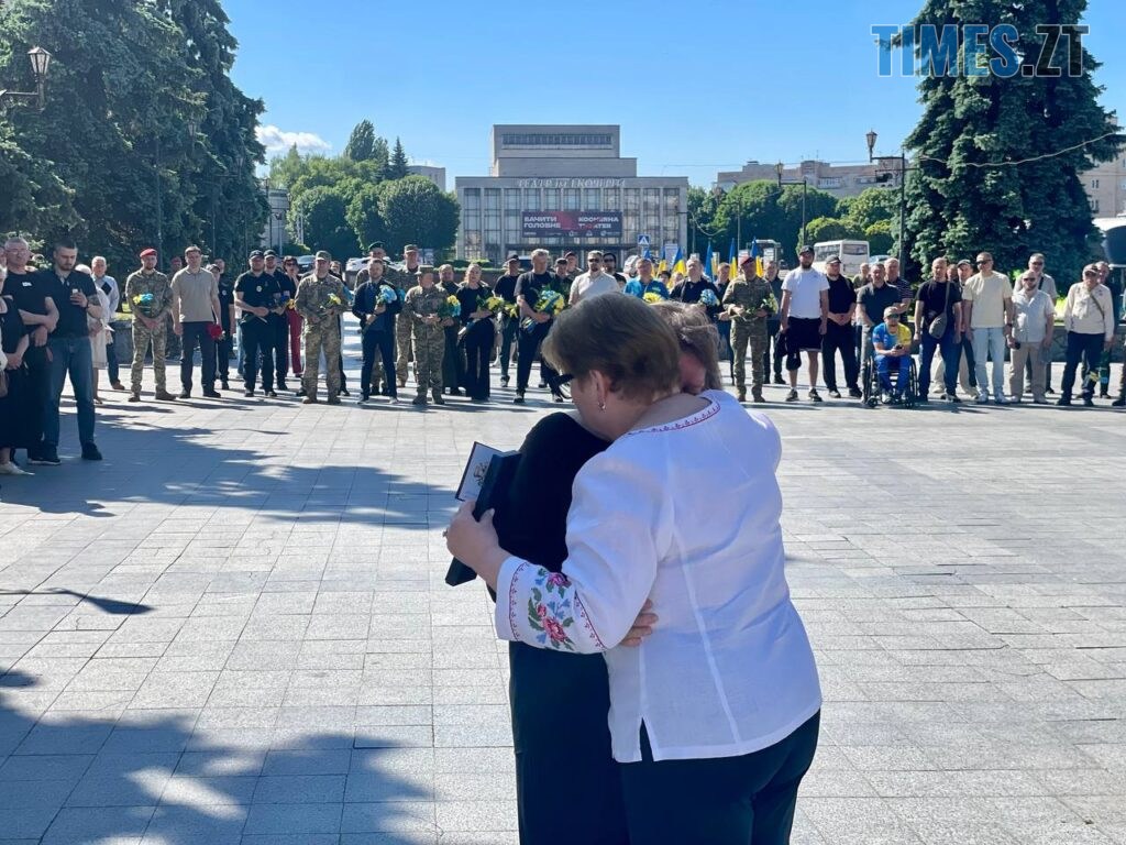 У Житомирі відкрили стенд на “Алеї слави Героїв” та вручили відзнаку «Мужність. Честь. Звитяга» (ФОТО)