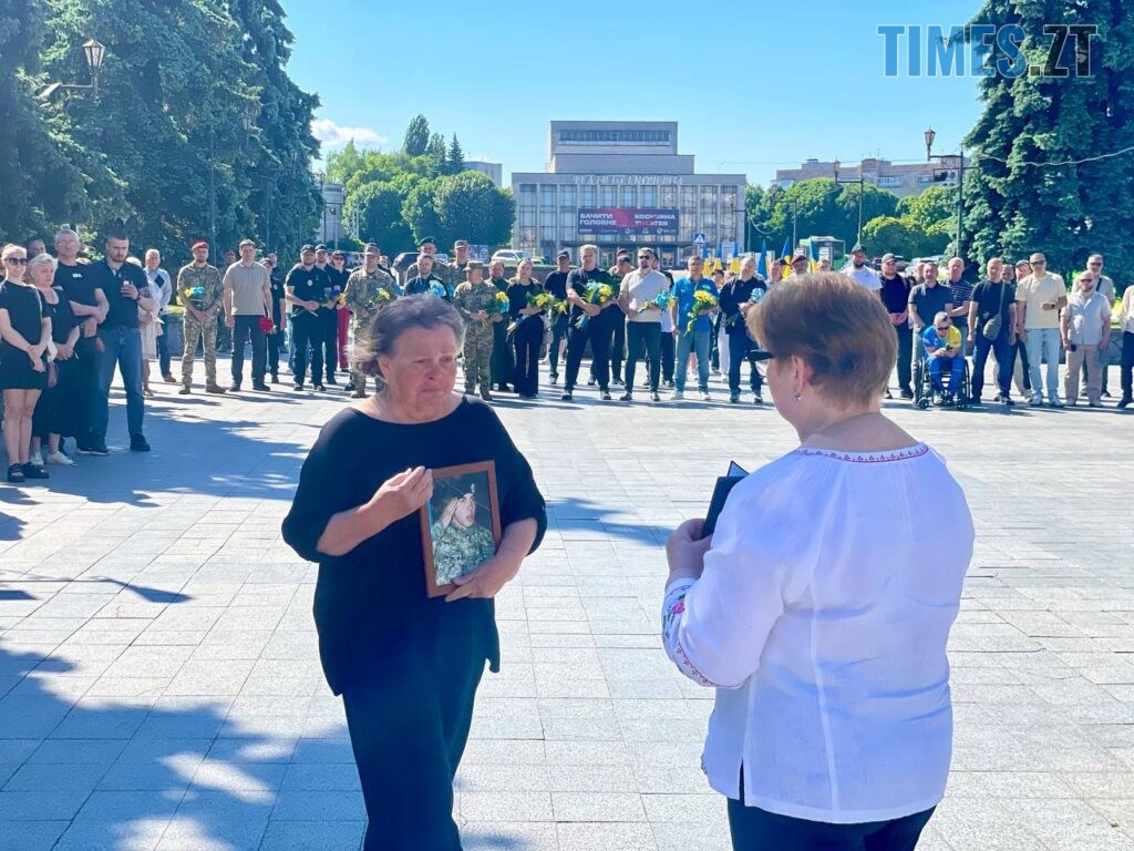 У Житомирі відкрили стенд на “Алеї слави Героїв” та вручили відзнаку «Мужність. Честь. Звитяга» (ФОТО)