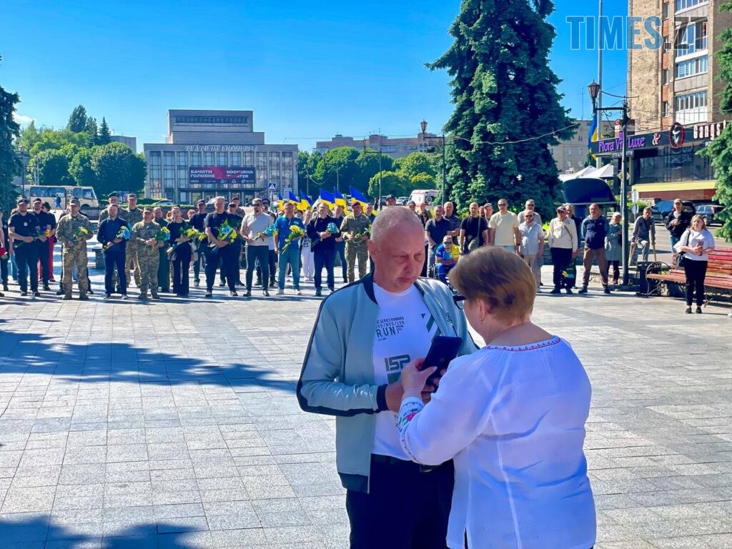 У Житомирі відкрили стенд на “Алеї слави Героїв” та вручили відзнаку «Мужність. Честь. Звитяга» (ФОТО)