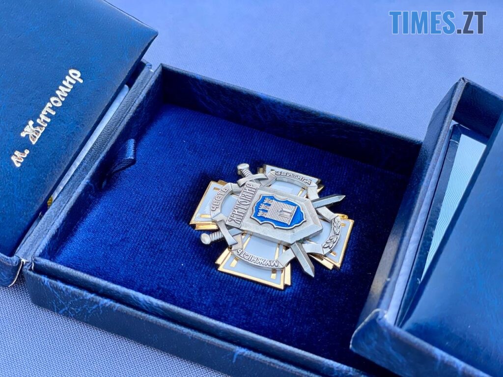 У Житомирі відкрили стенд на “Алеї слави Героїв” та вручили відзнаку «Мужність. Честь. Звитяга» (ФОТО)