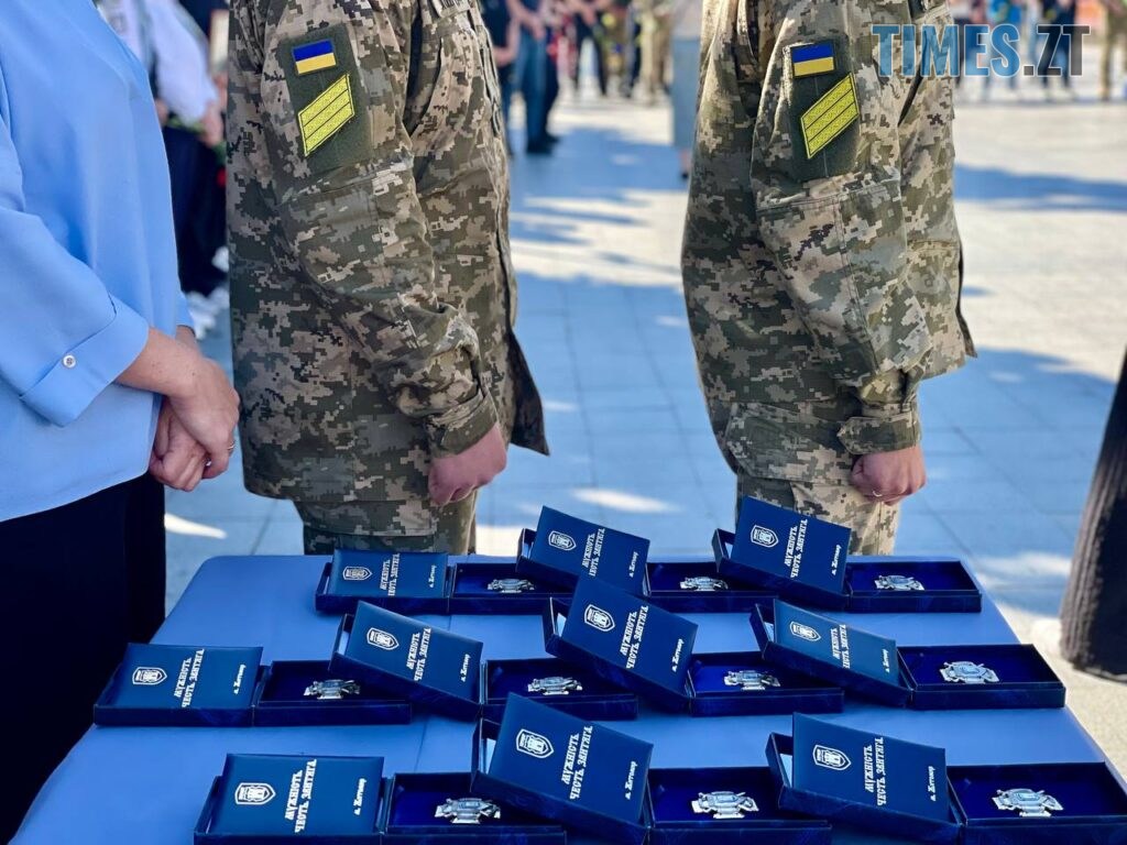 У Житомирі відкрили стенд на “Алеї слави Героїв” та вручили відзнаку «Мужність. Честь. Звитяга» (ФОТО)