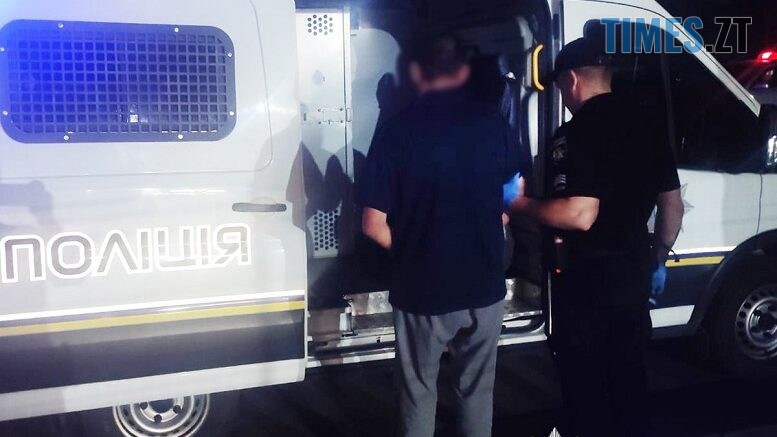 У Житомирі поліція затримала зловмисника, який зірвав з перехожого золоту прикрасу