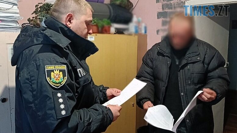 Нічний підпал у Любарі: затримано чоловіка, який кинув "коктейль Молотова" у двері поліції