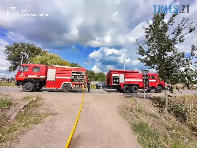 дві пожежні машини