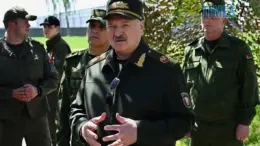 олександр лукашенко в оточенні військових