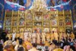 Священники та настоятель Михайлівського собору в день його 170-річчя разом з Епіфанієм