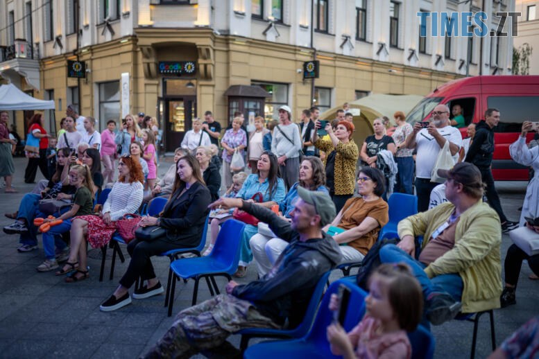 Відвідувачі лекції на книжковому форумі