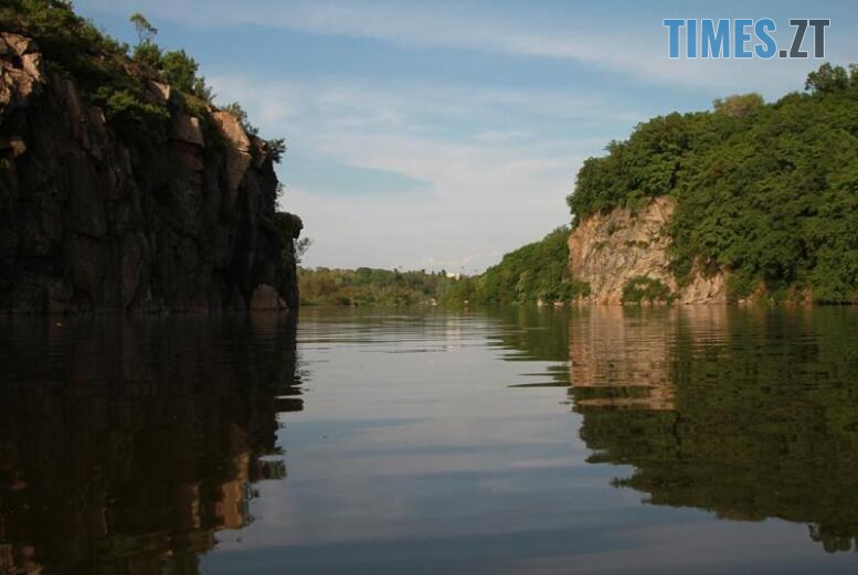 Тетерів у Житомирі між скель