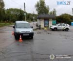 поліцейська машина та автомобіль який збив літню жінку у Житомирі