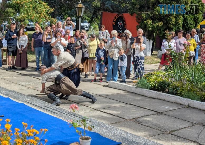 Козаки демонструють рукопашний бій