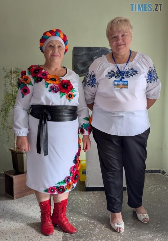 Жінки в вишиванках