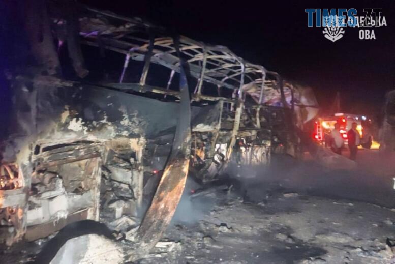 знищені російськими терористами автомобілі на пункті пропуску "Старокозаче"