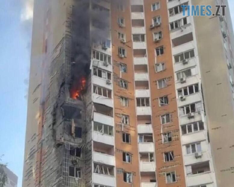 багатоповерхівка у Києві в яку влучив російський дрон