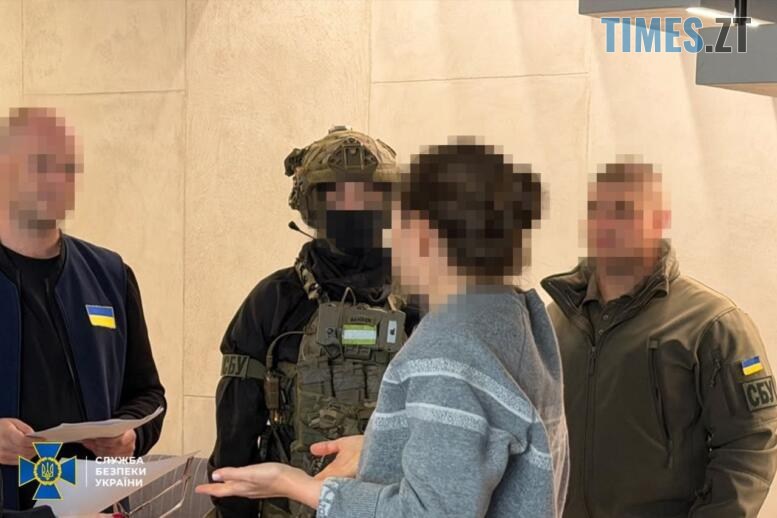 правоохоронці та учасниця злочинного бізнесу з фальсифікації ліків