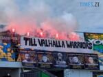 Транспарант х написом «Till Valhalla Warriors» на фоні фаєрів