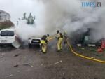 вогнеборці гасять автомобілі що спалахнули внаслідок російського удару по АЗС на Звягельщині