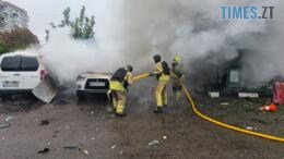вогнеборці гасять автомобілі що спалахнули внаслідок російського удару по АЗС на Звягельщині
