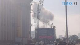 дим після прильоту російського дрона в районі вокзалу у Києві