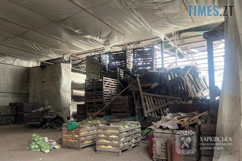 пошкоджена ферма по якій завдали удару російські терористи