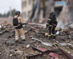 вогнеборці гасять пожежу на місці удару російського безпілотника на Житомирщині