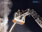 вогнеборці гасять пожежу, що виникла внаслідок удару російського дрона по підприємству у Житомирі
