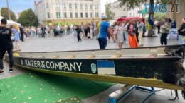 у центрі михайлівської встановили частину обгорілого човна