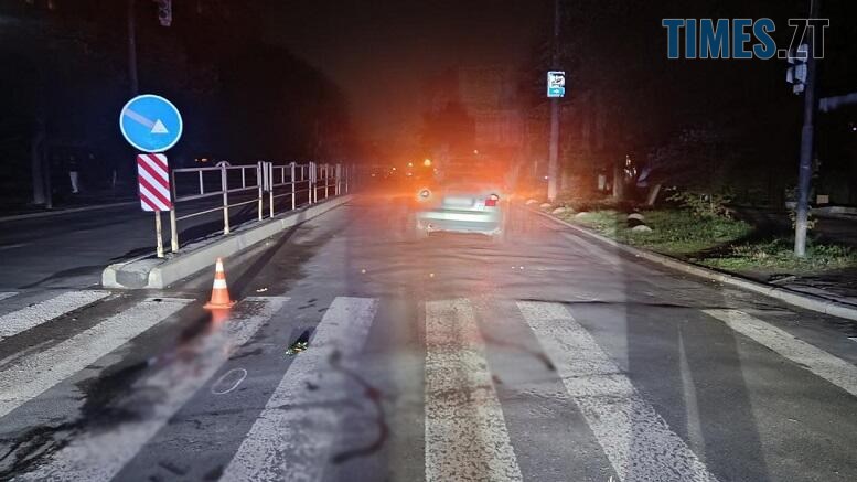 пішохідний перехід у Бердичеві, дорога та автомобіль який збив двох людей