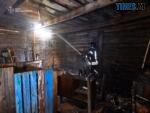 Пожежник гасить пожежу