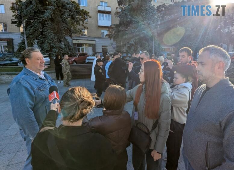 Голова Житомирської ОВА Віталій Бунечко дає інтерв'ю журналістам