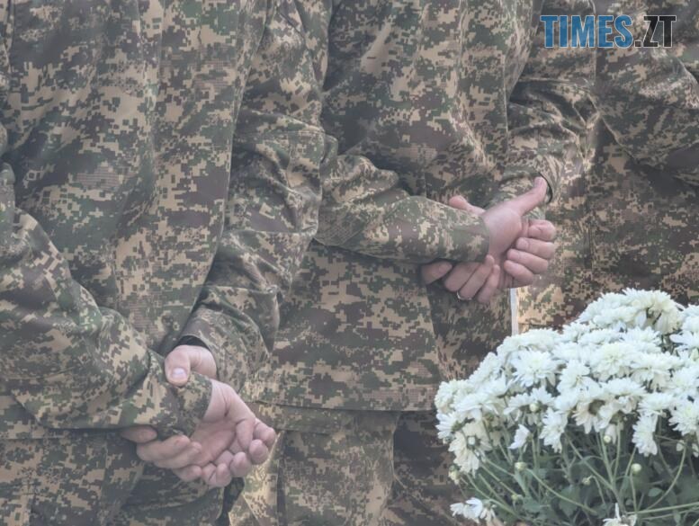 Дві дівчини на Михайлівській