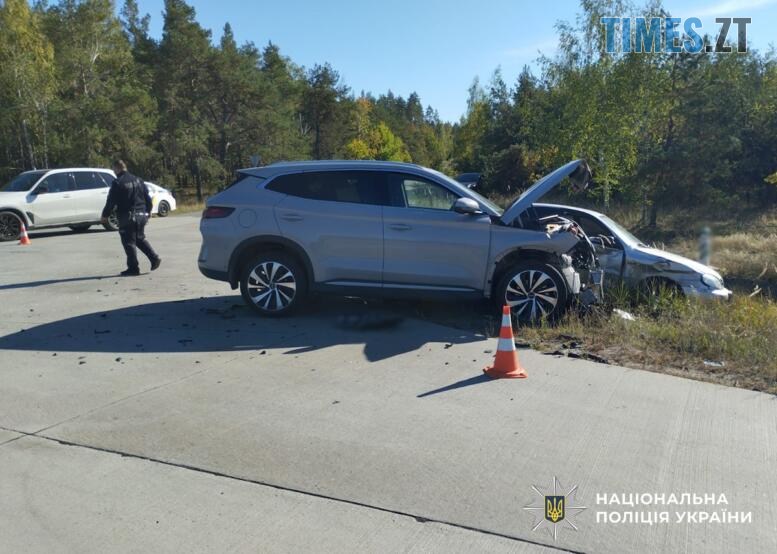 два постраждалих у ДТП автомобіля на узбіччі дороги на Малинщині